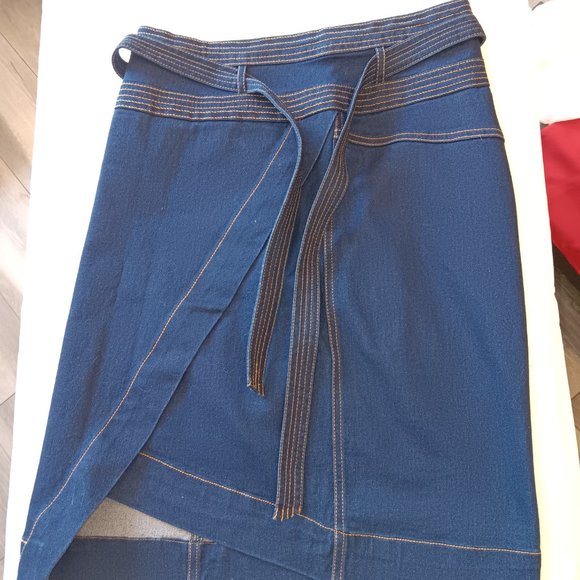 Asymmetrical midi jean skirt - size 6 - Picture 2 of 4
